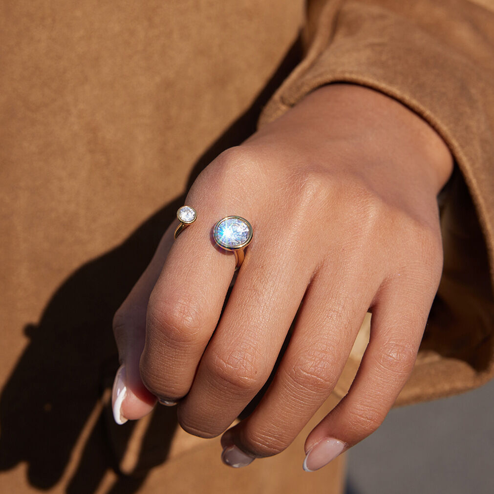 1 stuk luxe ronde zirkonia ring van roestvrij staal, waterdicht, goudkleurig, voor dames. 2
