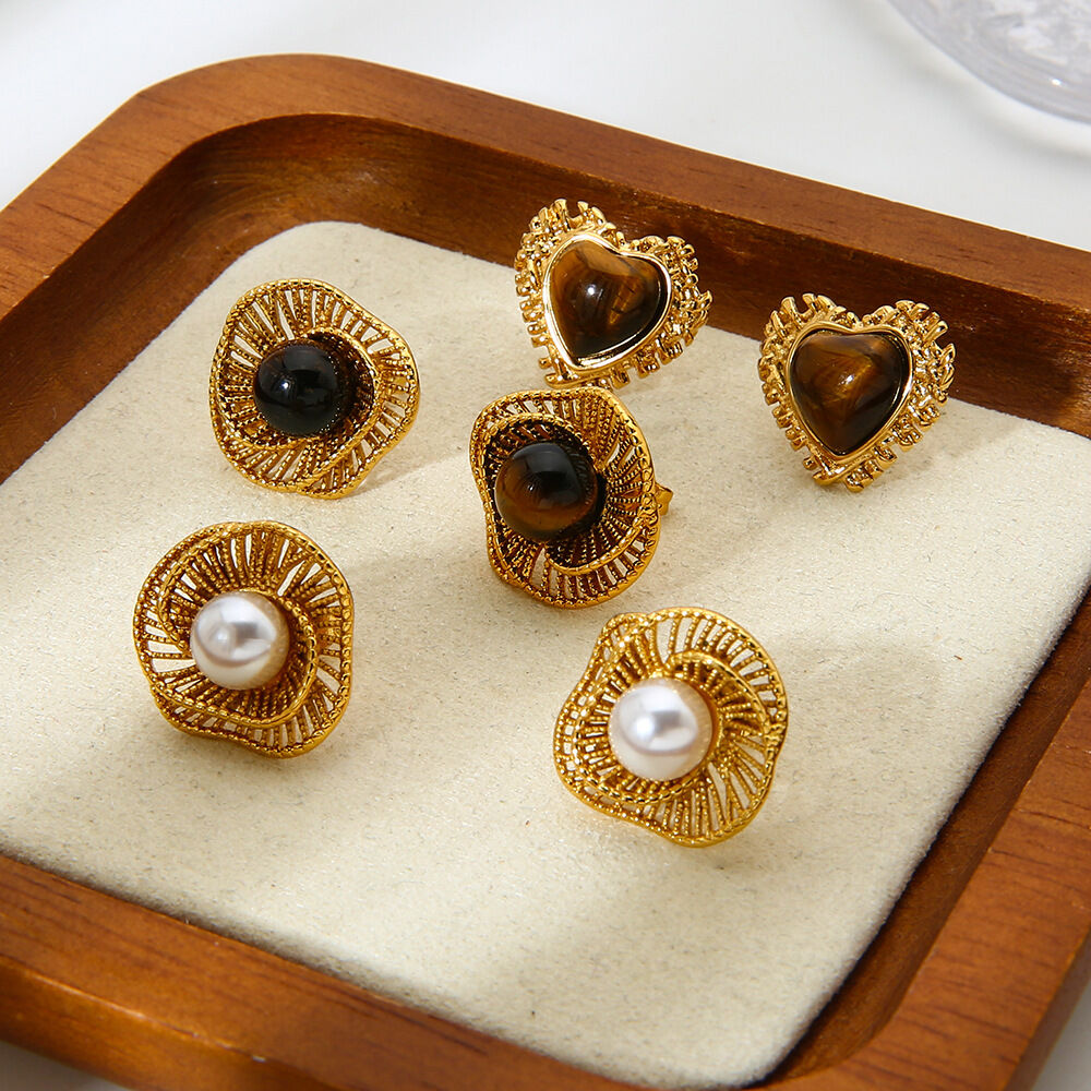 1 Pair  Retro Irregular Shape Heart Hollowed-out Stainless Steel Waterproof  Women's Stud Earrings 2
