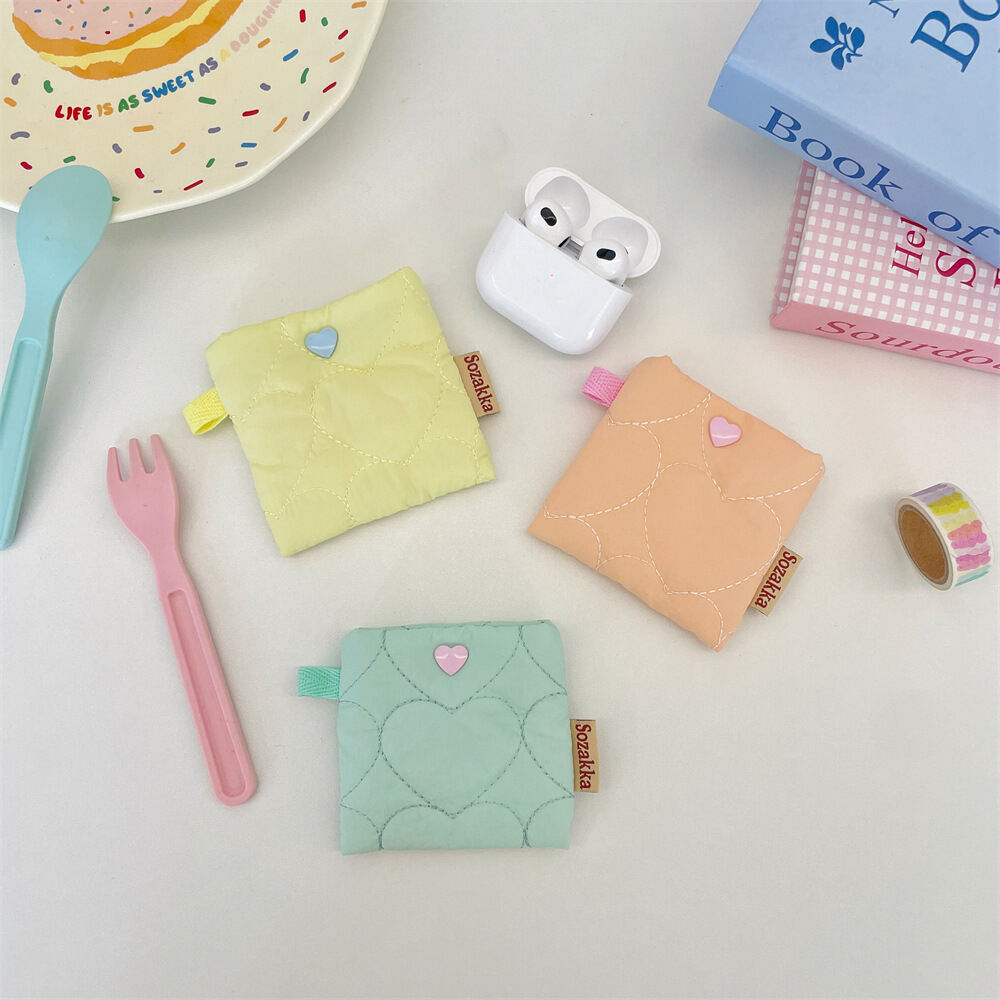 Sweet Heart Plaid Quilted Soft Earphone Case Picture3