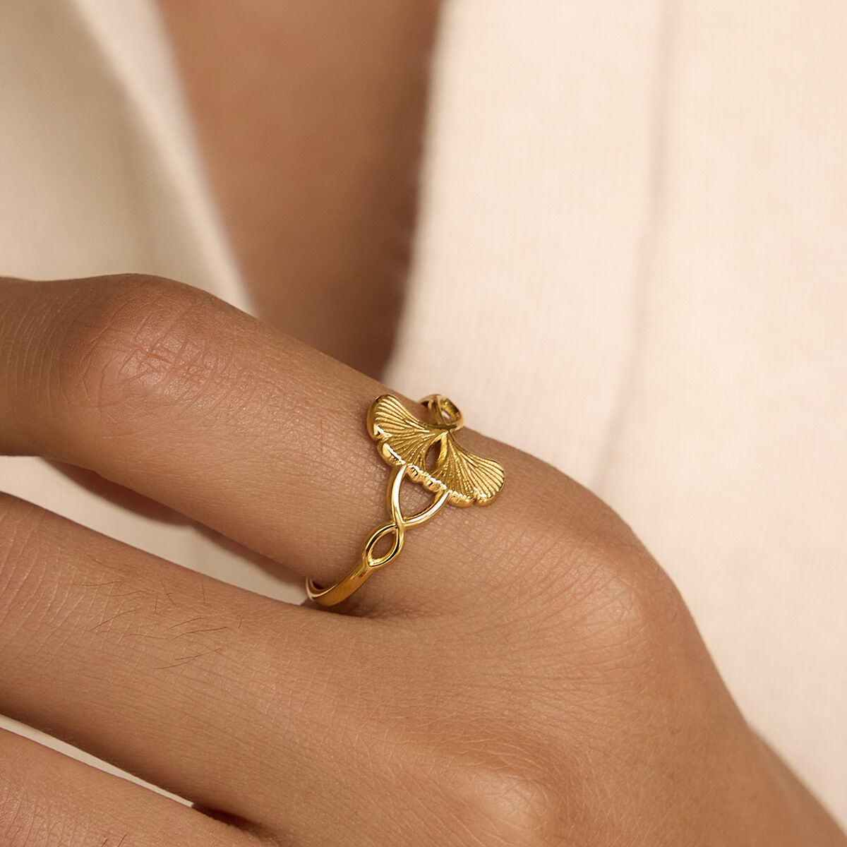 1 stuk eenvoudige, waterdichte, goudkleurige statement ring met ginkgobladmotief, roestvrij staal h5 Afbeelding4