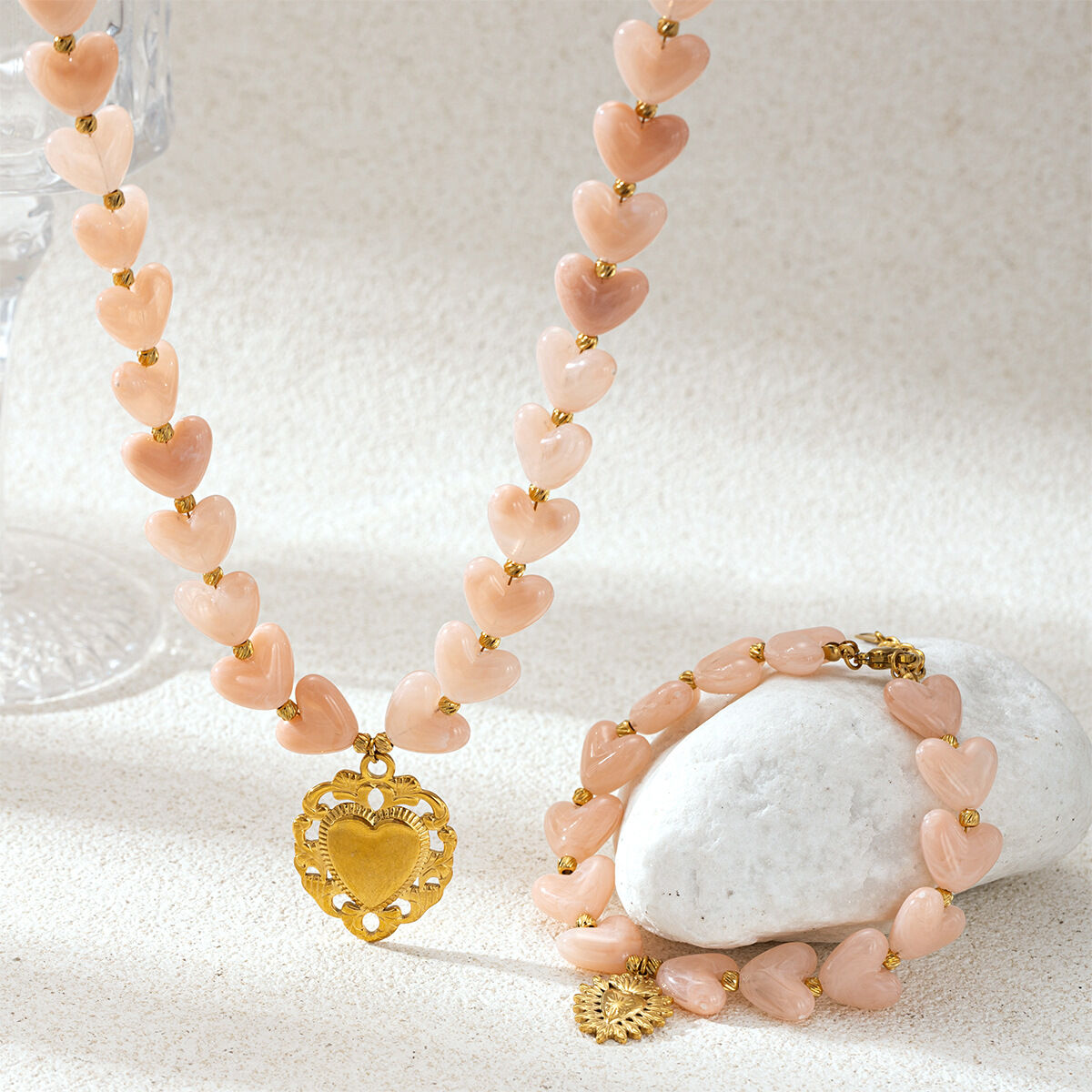 Collana con perline da donna color oro impermeabile in acciaio inossidabile con cuore in acrilico, 1 pezzo, per tutti i giorni