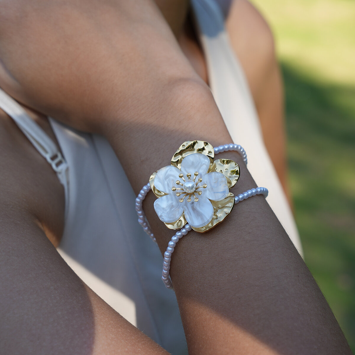 Gorgeous Flower - shaped Stainless Steel Waterproof Bracelet 2