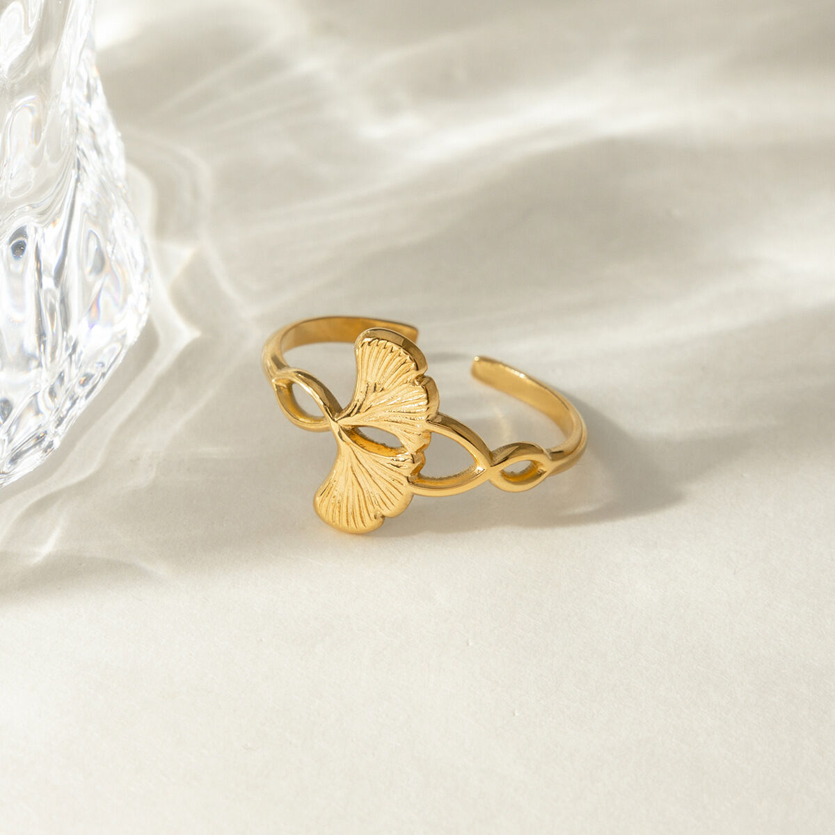 1 stuk eenvoudige, waterdichte, goudkleurige statement ring met ginkgobladmotief, roestvrij staal h5 Afbeelding3
