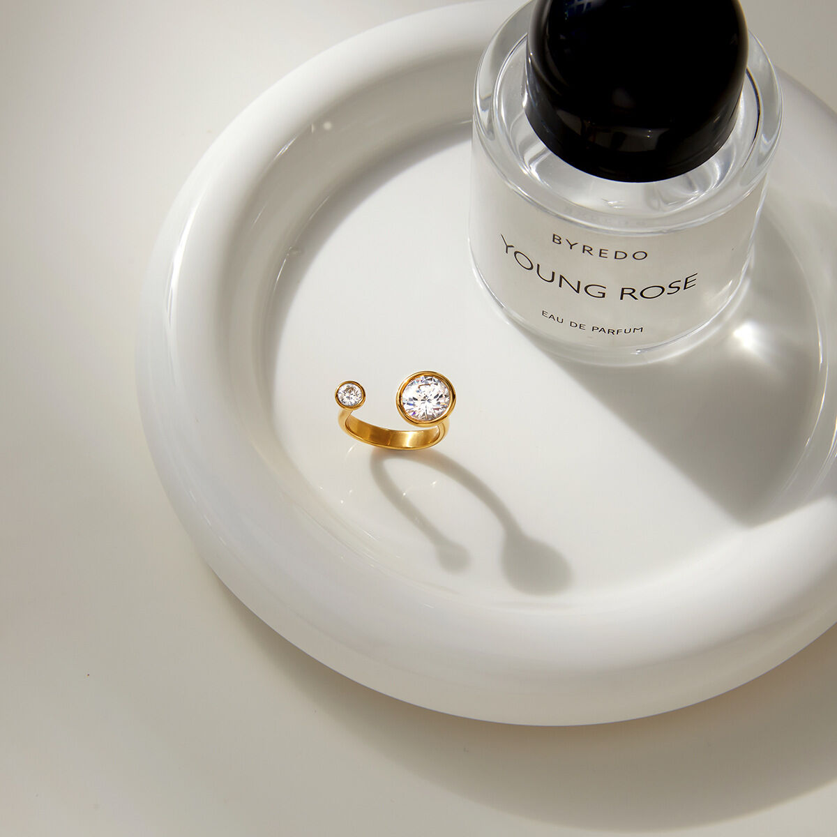 1 stuk luxe ronde zirkonia ring van roestvrij staal, waterdicht, goudkleurig, voor dames. Afbeelding5