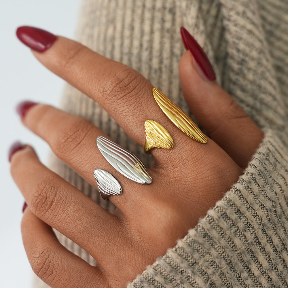 1 Stück gehämmertes, formschönes, wasserdichtes und anlaufgeschütztes Edelstahl-Statement-Ring in Goldfarbe h5Bild4