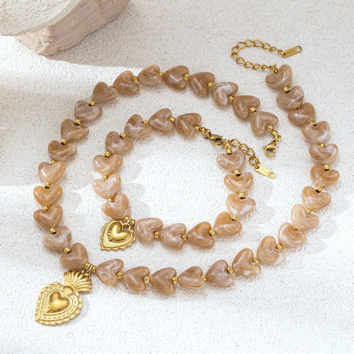 1 pezzo semplice collana di perline da donna in acciaio inossidabile impermeabile color oro con cuore in acrilico 2