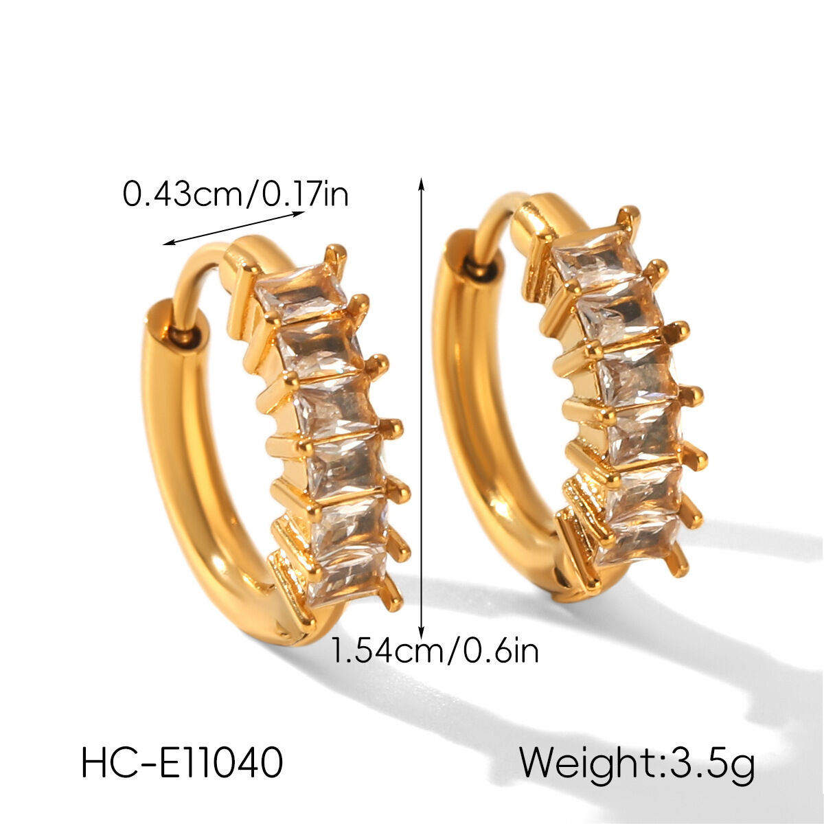 Runde, wasserdichte Edelstahl-Ohrringe in Goldfarbe mit Zirkonia Bild2