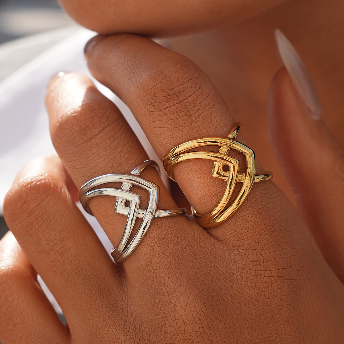 Anillos llamativos de acero inoxidable, de color dorado, resistentes al agua y con forma irregular, de serie sencilla y diaria.