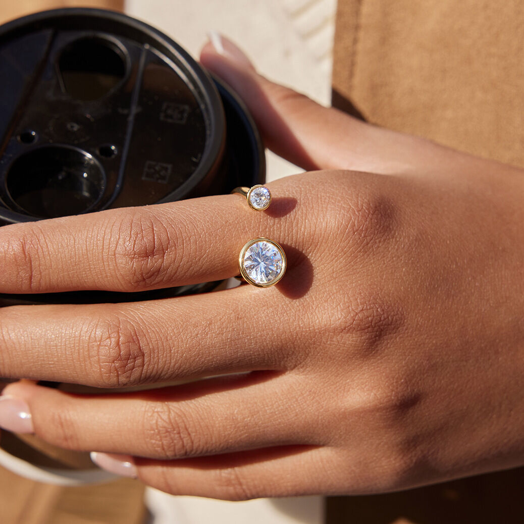 1 stuk luxe ronde zirkonia ring van roestvrij staal, waterdicht, goudkleurig, voor dames. Afbeelding4