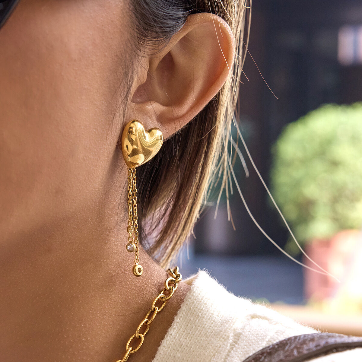 Eleganti orecchini pendenti da donna in acciaio inossidabile con nappa a forma di cuore, impermeabili e anti-ossidazione, color oro Immagine3