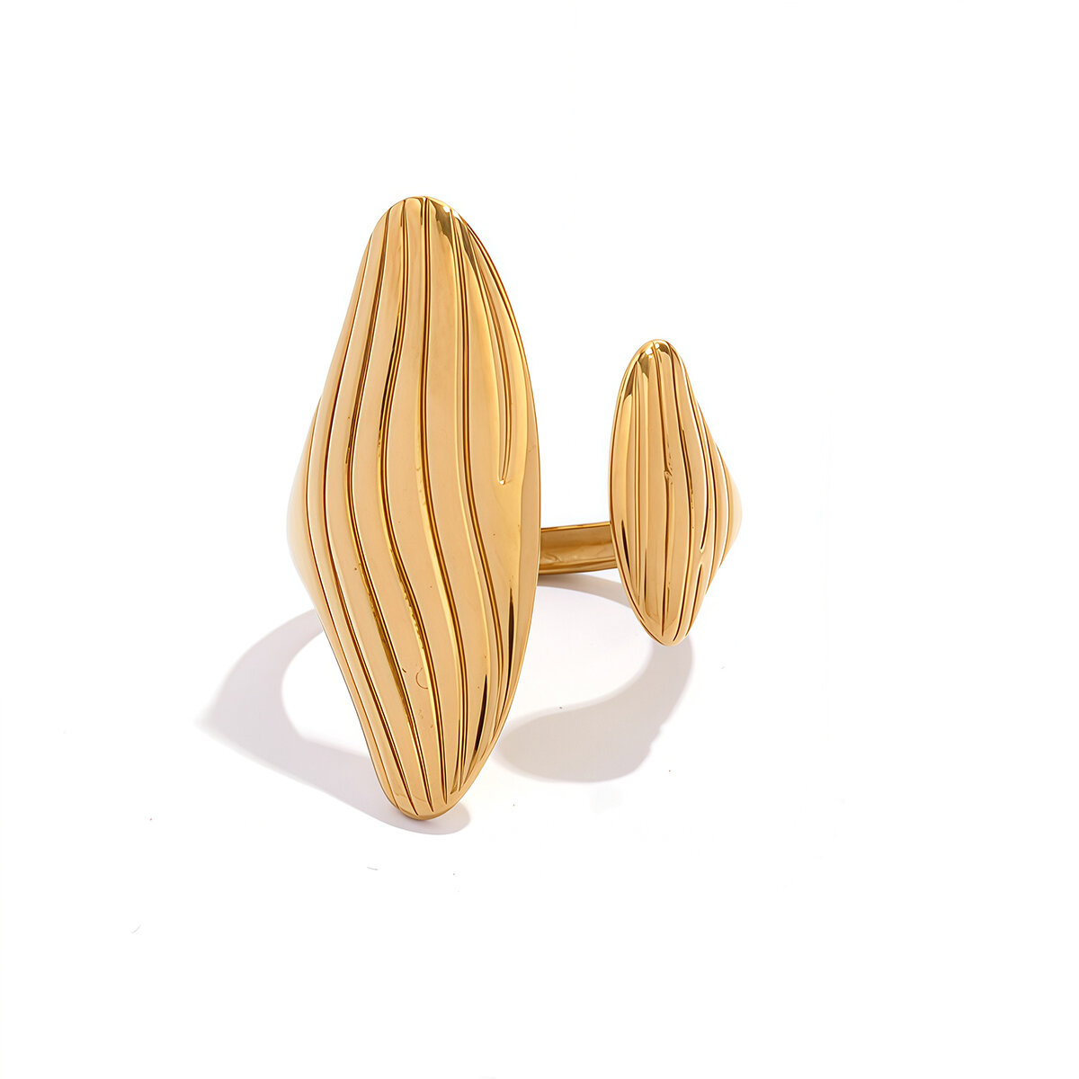 1 Stück gehämmertes, formschönes, wasserdichtes und anlaufgeschütztes Edelstahl-Statement-Ring in Goldfarbe h5 