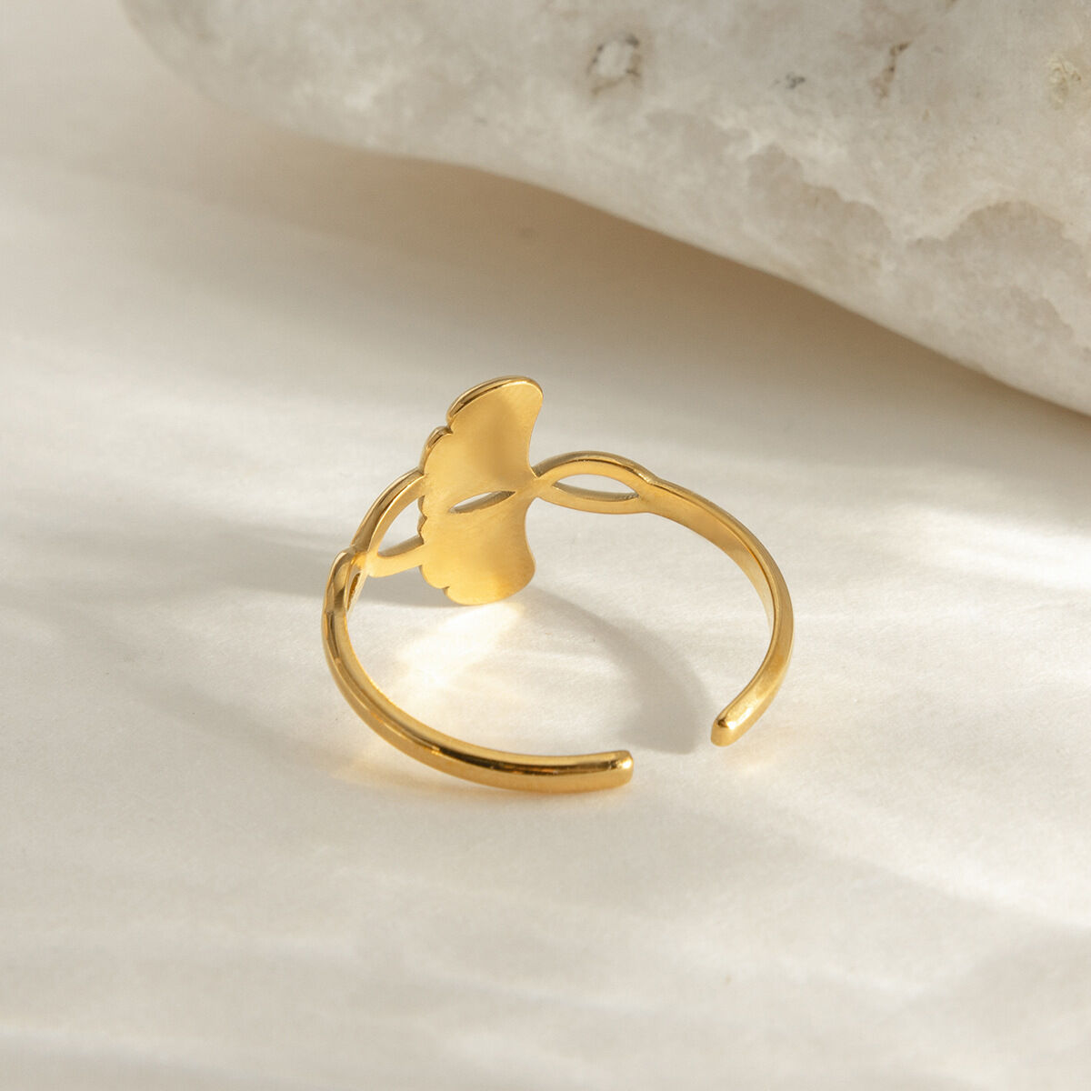 1 stuk eenvoudige, waterdichte, goudkleurige statement ring met ginkgobladmotief, roestvrij staal h5 Afbeelding7