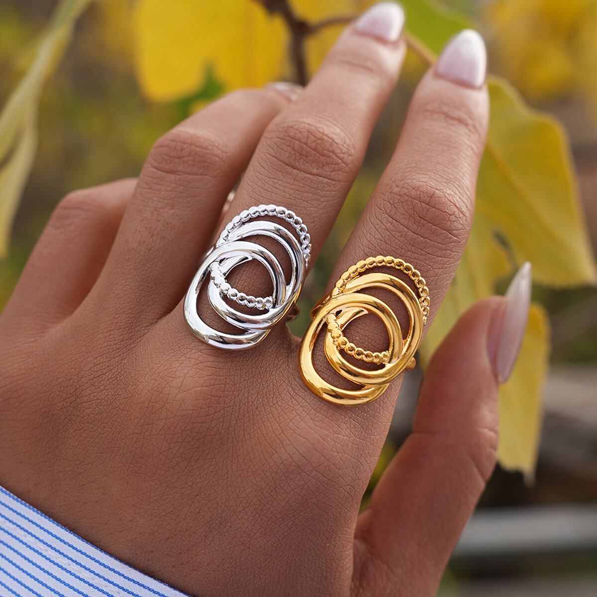 Anillos llamativos de acero inoxidable, de color dorado, resistentes al agua y con forma irregular, de serie sencilla y diaria.