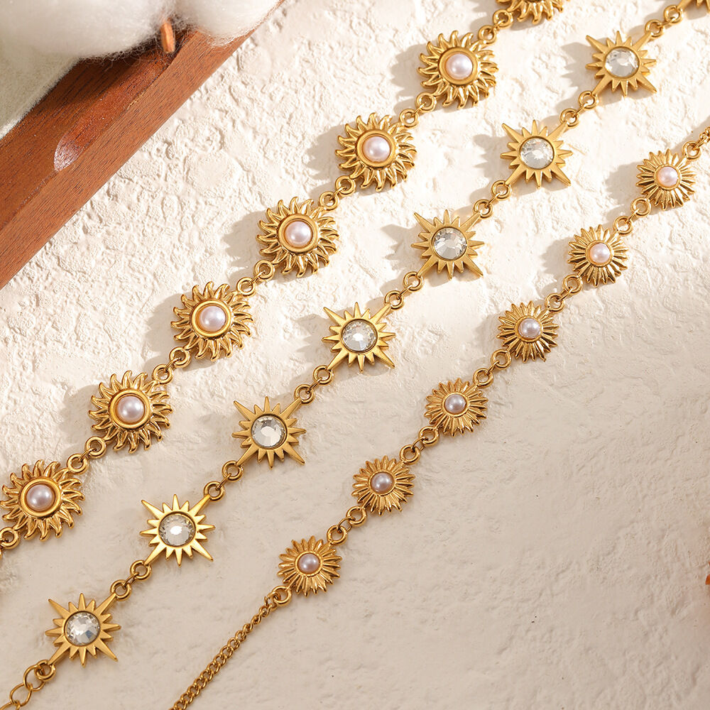 Pulsera de cadena de acero inoxidable con diseño de girasol brillante, resistente al agua, con diamantes de imitación de color dorado para mujer. 2