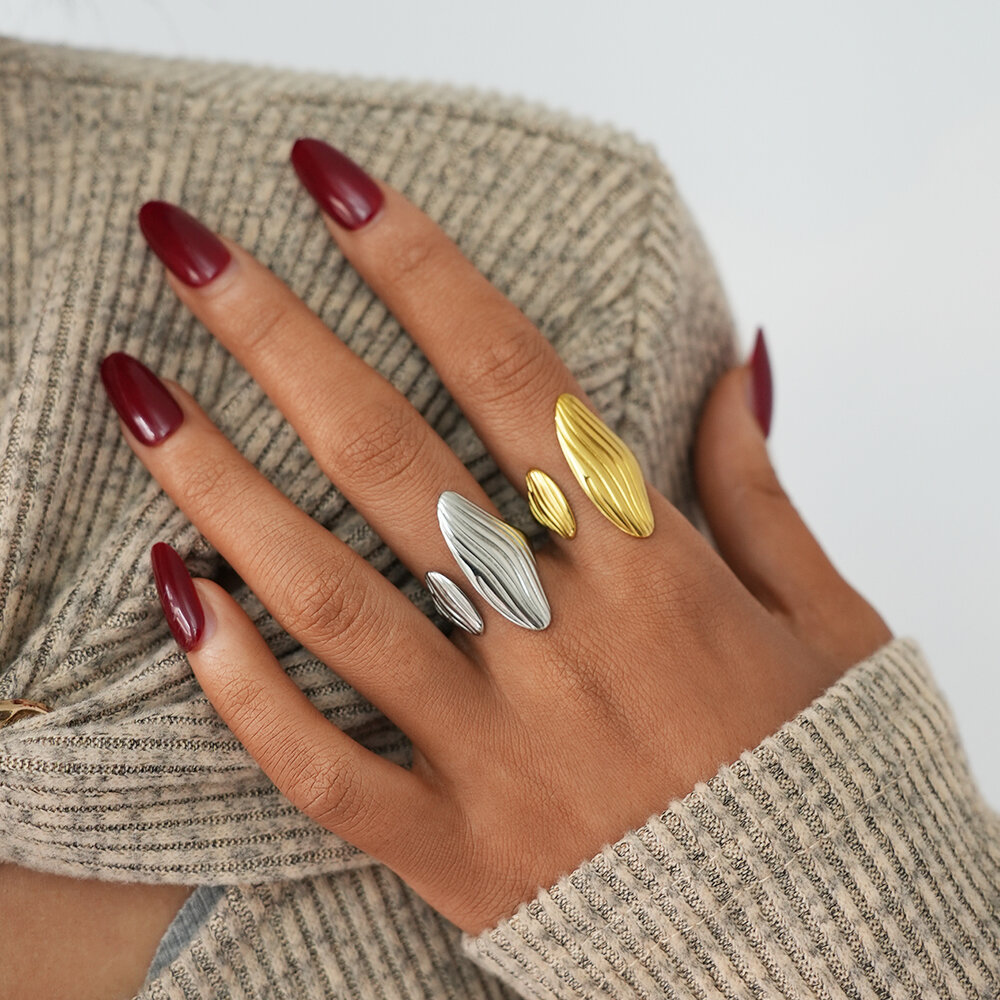 1 Stück gehämmertes, formschönes, wasserdichtes und anlaufgeschütztes Edelstahl-Statement-Ring in Goldfarbe h5Bild6