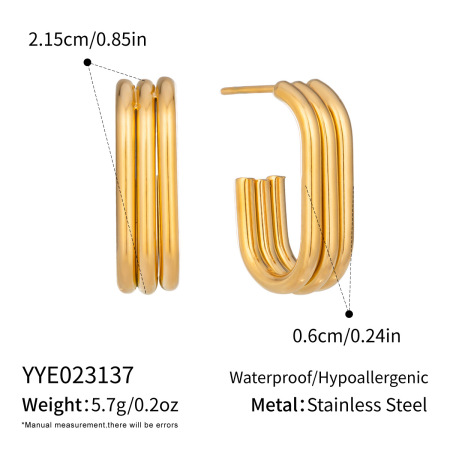 1 paio di orecchini a cerchio in acciaio inossidabile a forma di C color oro impermeabili