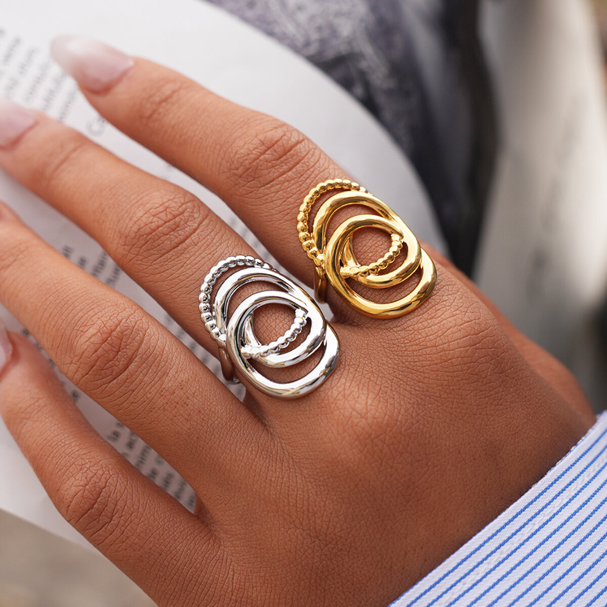 Anillos llamativos de acero inoxidable, de color dorado, resistentes al agua y con forma irregular, de serie sencilla y diaria. 2