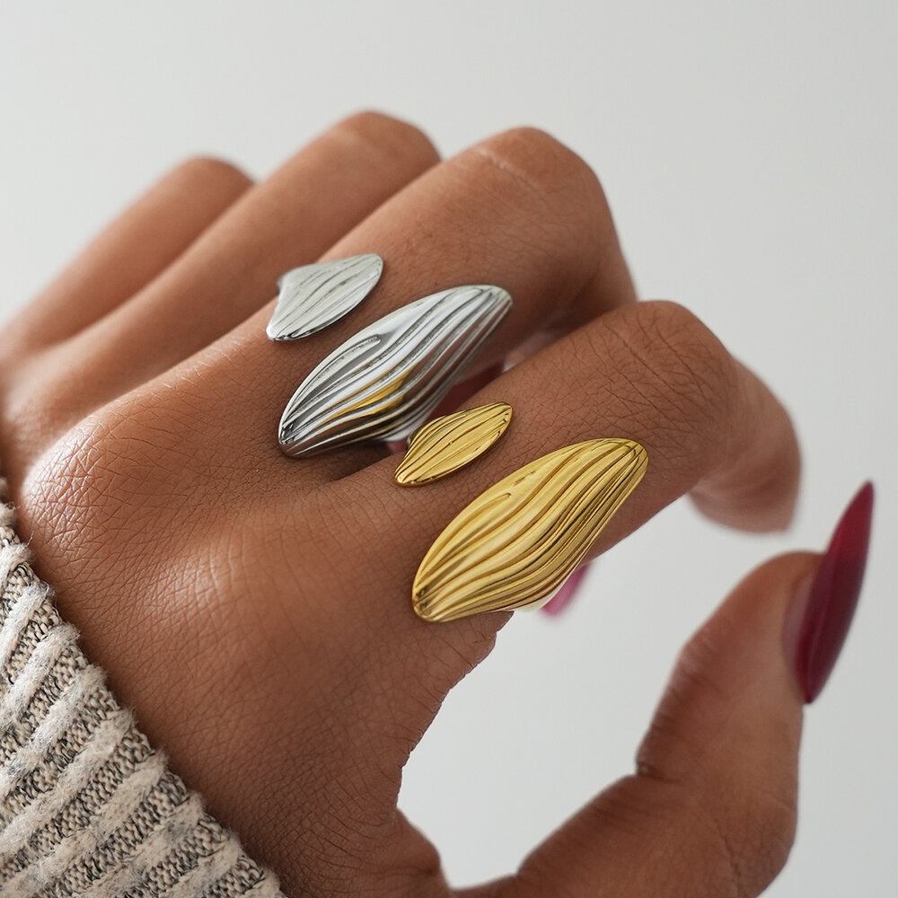 1 Stück gehämmertes, formschönes, wasserdichtes und anlaufgeschütztes Edelstahl-Statement-Ring in Goldfarbe h5Bild5