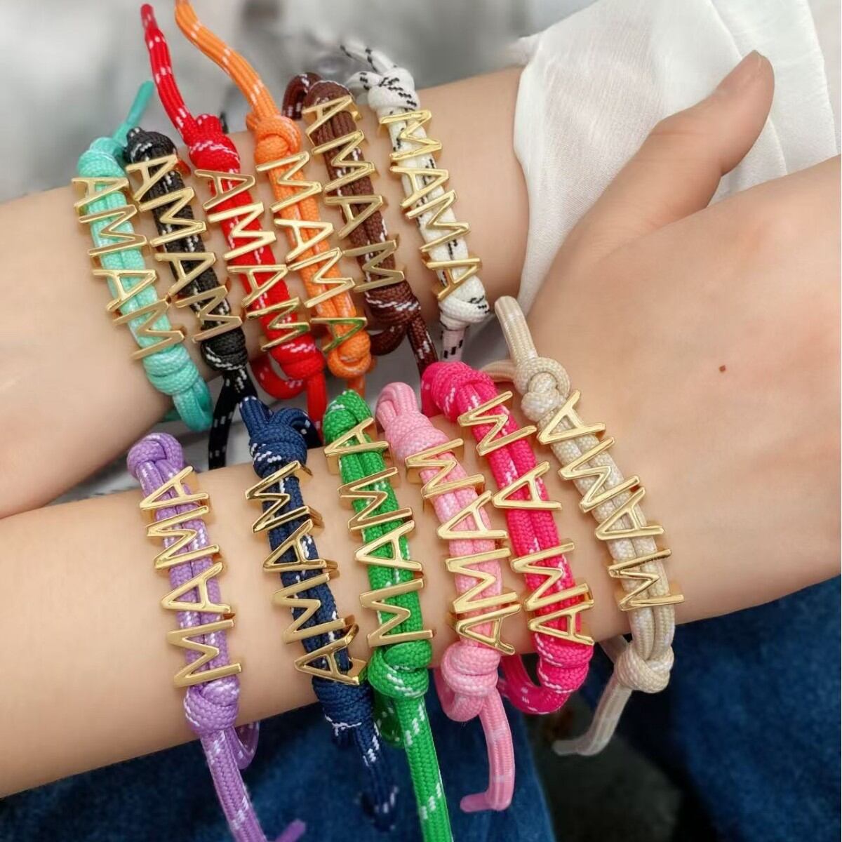 Klassisches geflochtenes Armband aus Messing mit dem Buchstaben MAMA für Damen