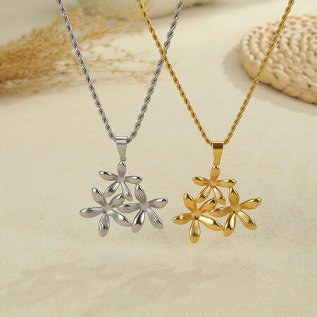 Luxurious Series Daily Flower Irregular Shape Stainless Steel Waterproof 18K Gold Women's Pendant Necklaces 2