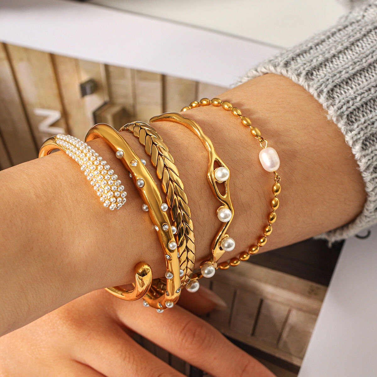 Eleganti braccialetti da donna in acciaio inossidabile impermeabile color oro con perle
