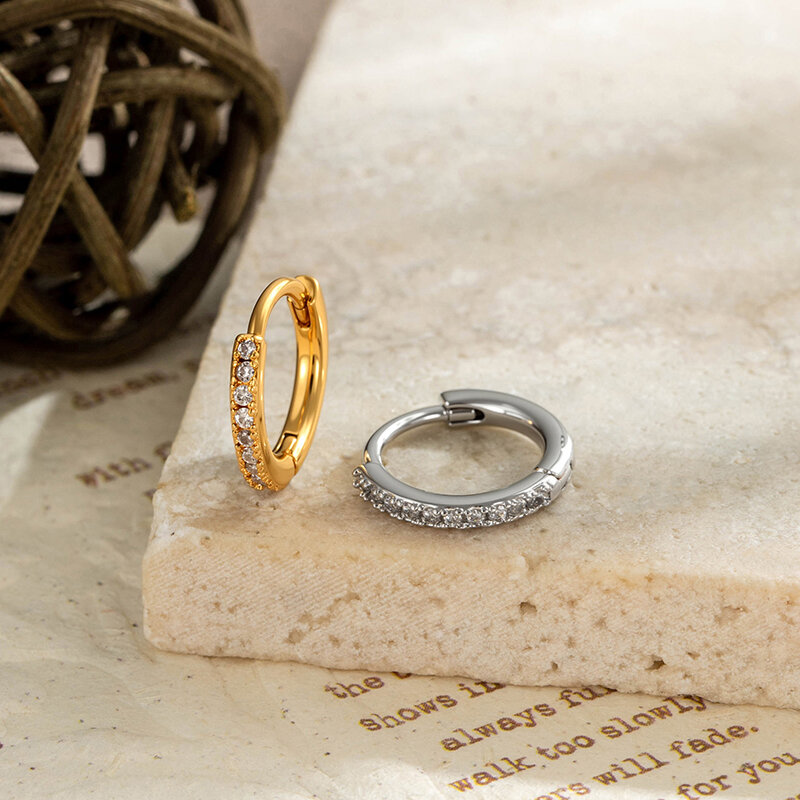 Orecchini a cerchio da donna in zircone color rame e oro resistenti