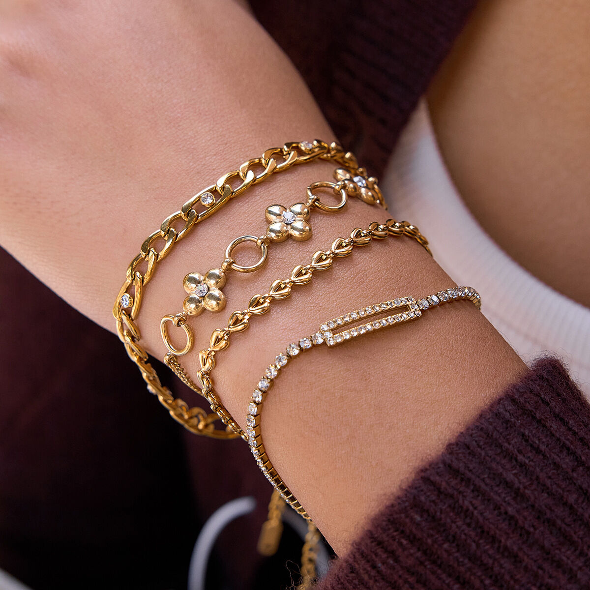 Prachtige klaverarmband van roestvrij staal, waterdicht en aanslagbestendig, in goudkleur, voor dames. Afbeelding4