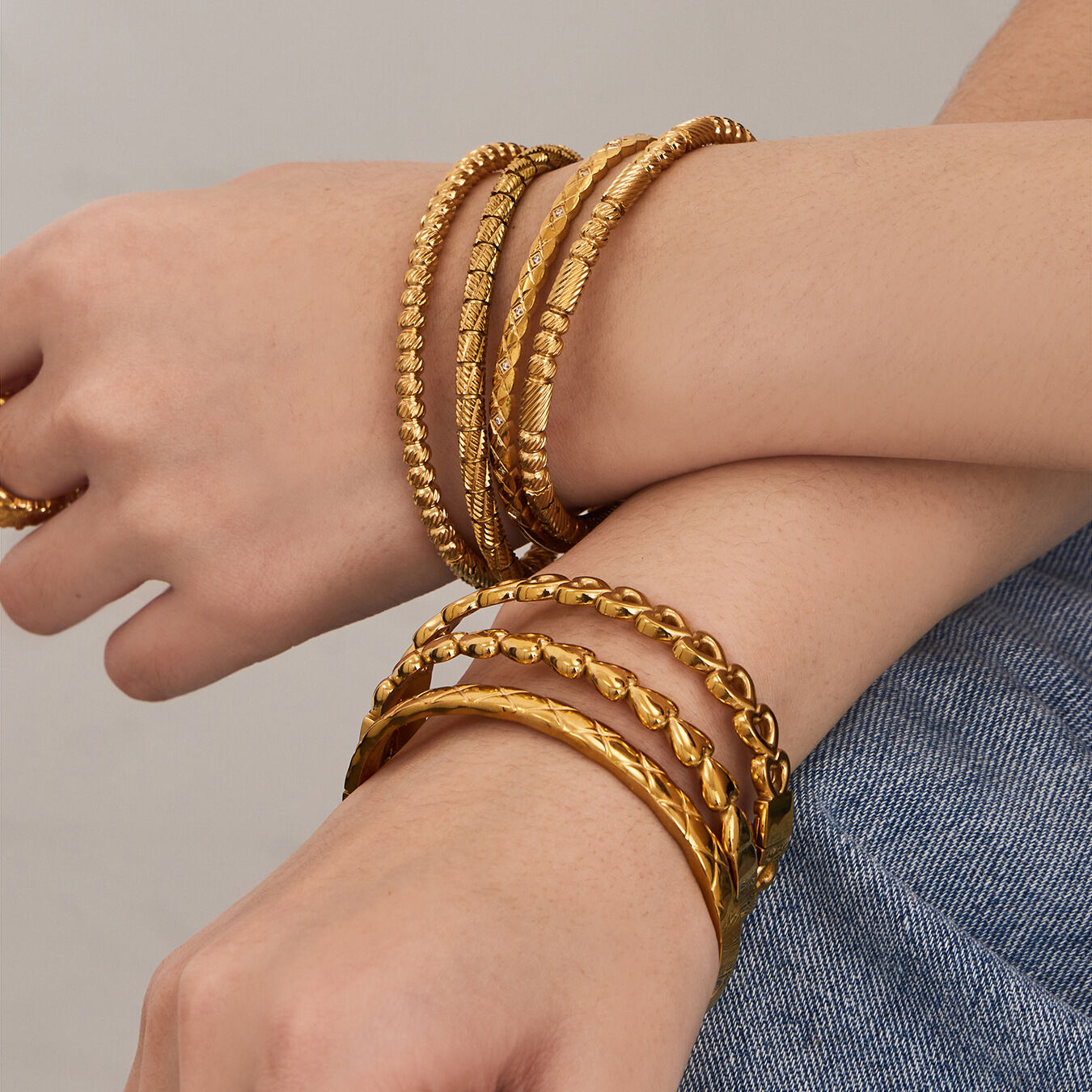 Exquisite Heart Circle Stainless Steel Gold Color Waterproof&Anti-tarnish Women's Bangles Picture6