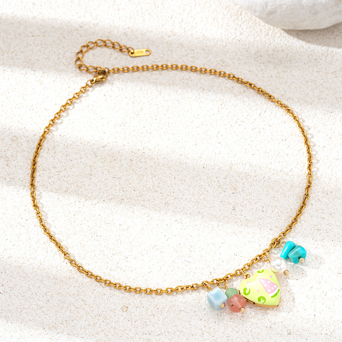 Collana con ciondolo a forma di cuore in acciaio inossidabile impermeabile color oro Immagine4