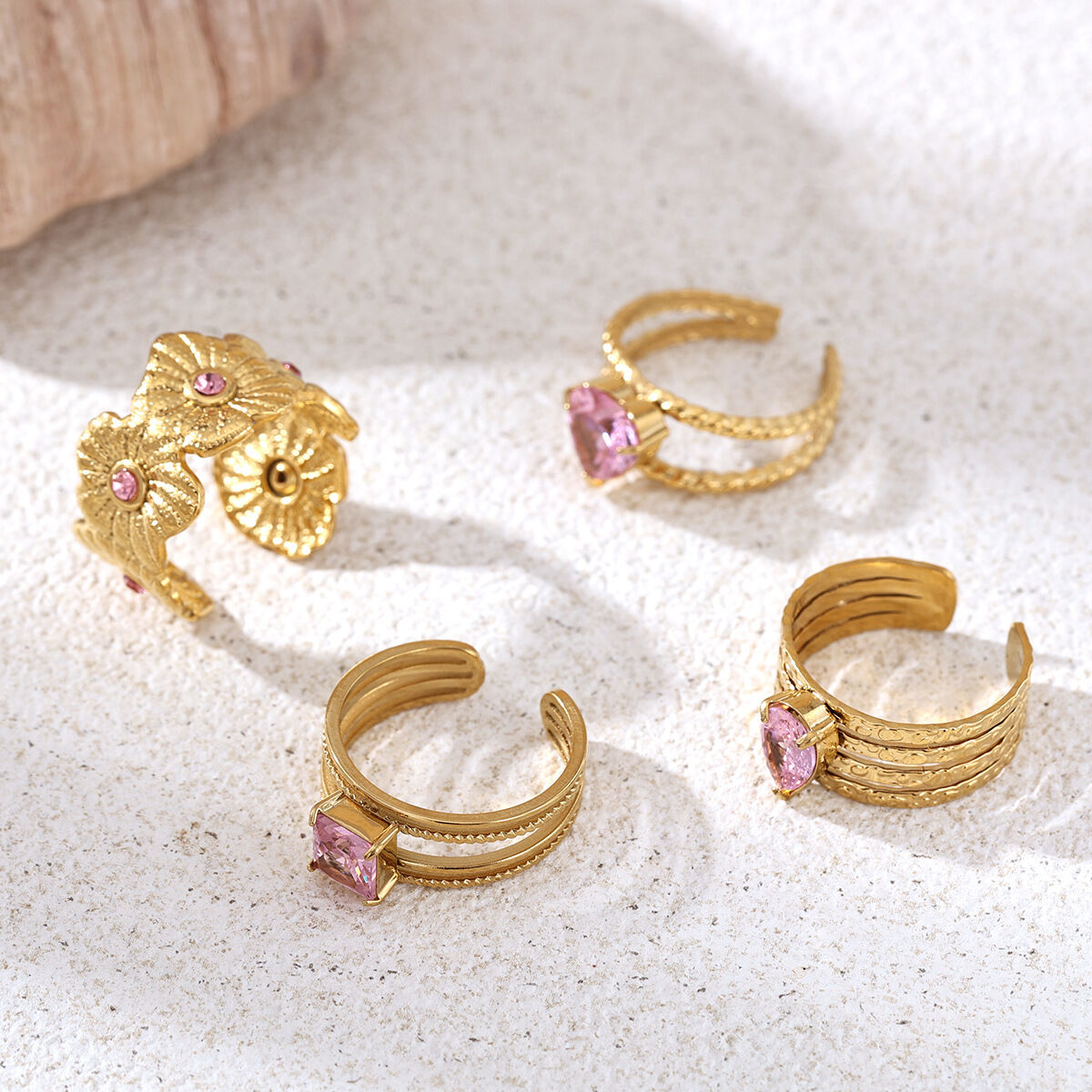 Bague en acier inoxydable étanche couleur or avec pierre précieuse en zircon et motif floral en forme de cœur