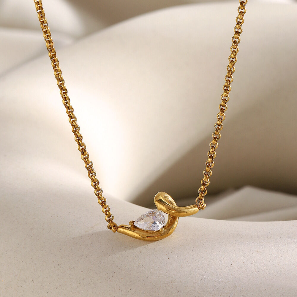 Schlichte, wasserdichte Halskette mit Zirkonia-Anhänger in Goldfarbe aus Edelstahl h5 Bild3