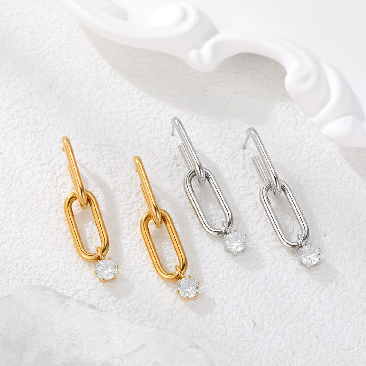 Luxuriöse Serie: Elegante, unregelmäßig geformte, runde Ohrstecker aus Edelstahl, wasserdicht, 18 Karat Gold, Damen-Ohrstecker h5Bild2