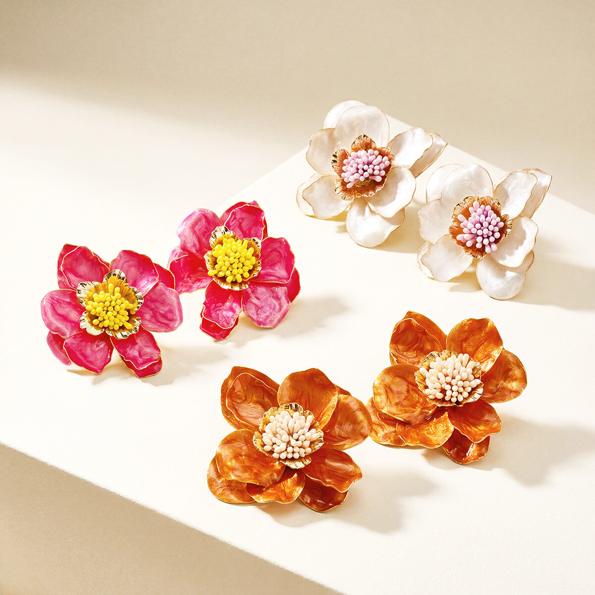 Schlichte, romantische Ohrstecker aus Eisen mit süßer Kamelienblüte für Damen h5Bild4