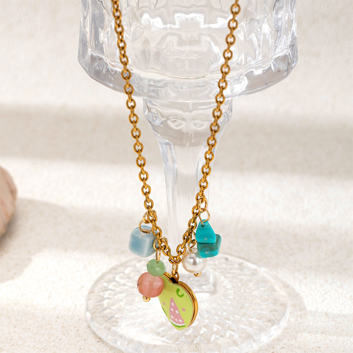 Collana con ciondolo a forma di cuore in acciaio inossidabile impermeabile color oro