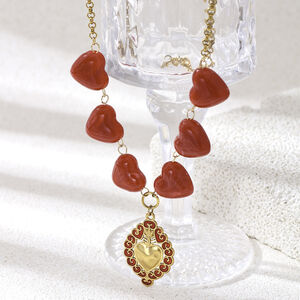 Collar con colgante de corazón de acrílico de acero inoxidable resistente al agua de color dorado h5 Imagen4