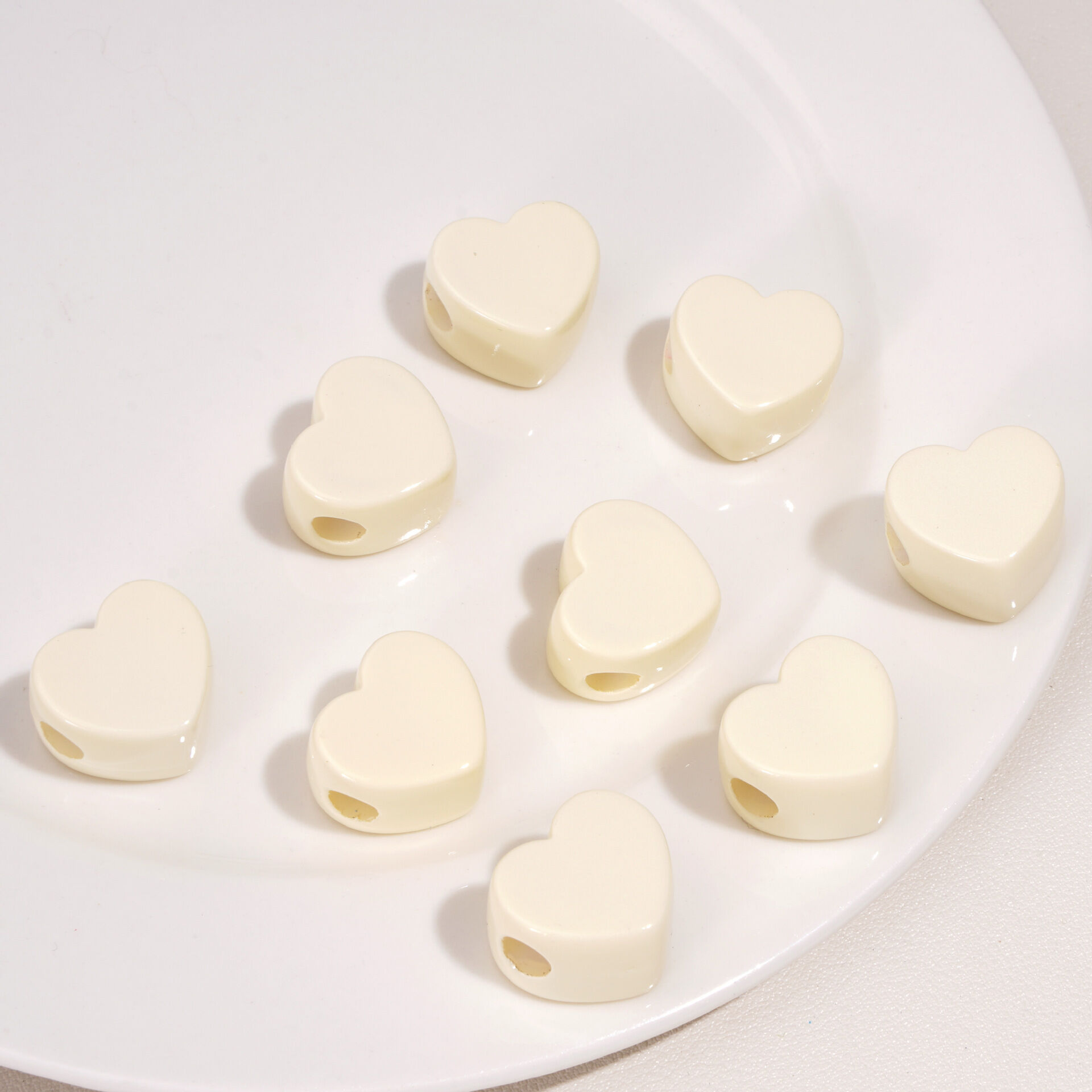 Flat Heart-Shaped Pastel, 21X14Mm, Hole Diameter Approx. 6.5Mm, Off-White, 1 Piece/Pack Picture15