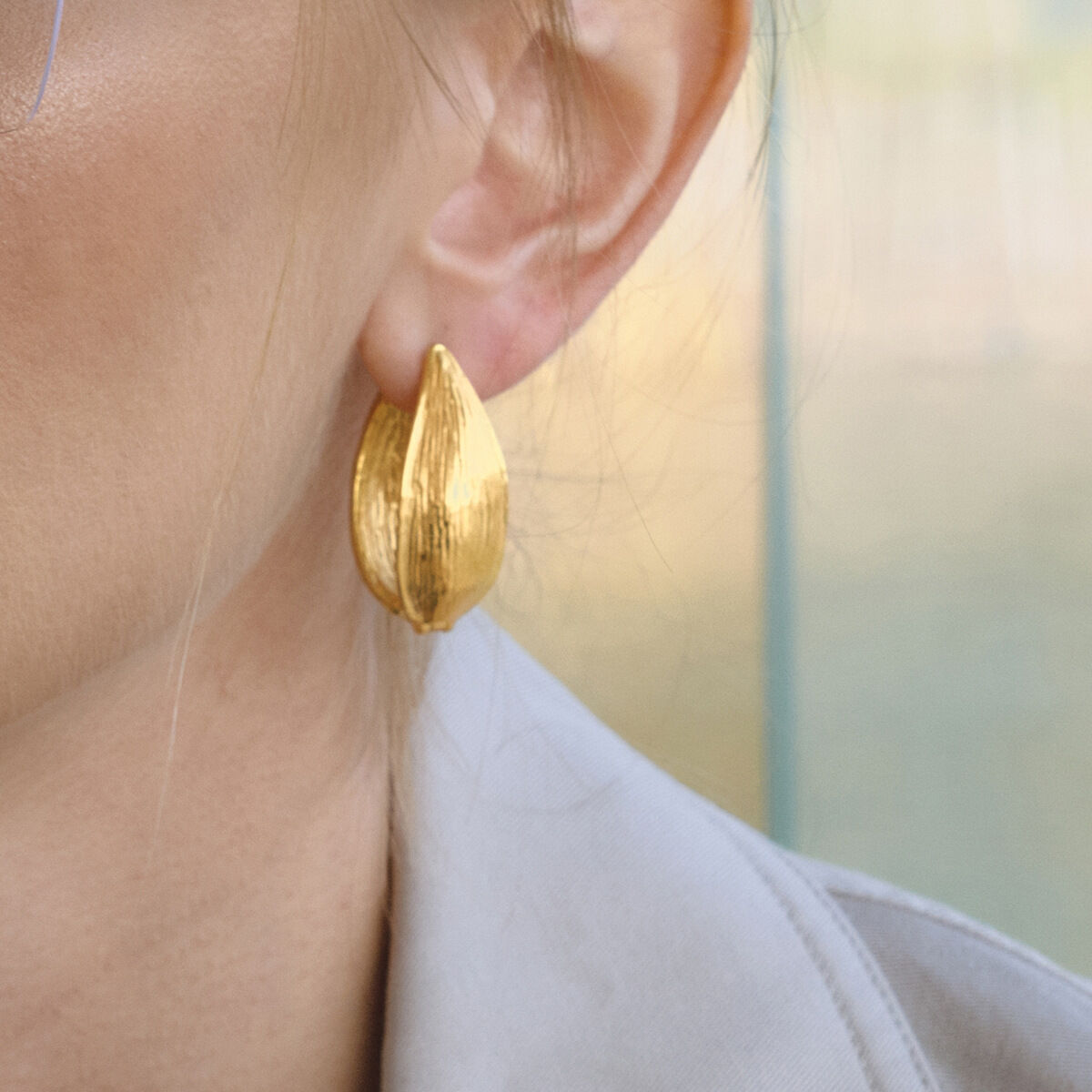 Simple Leaf Shape Stainless Steel Waterproof&Anti-tarnish Gold Color Women's Hoop Earrings h5 Picture3