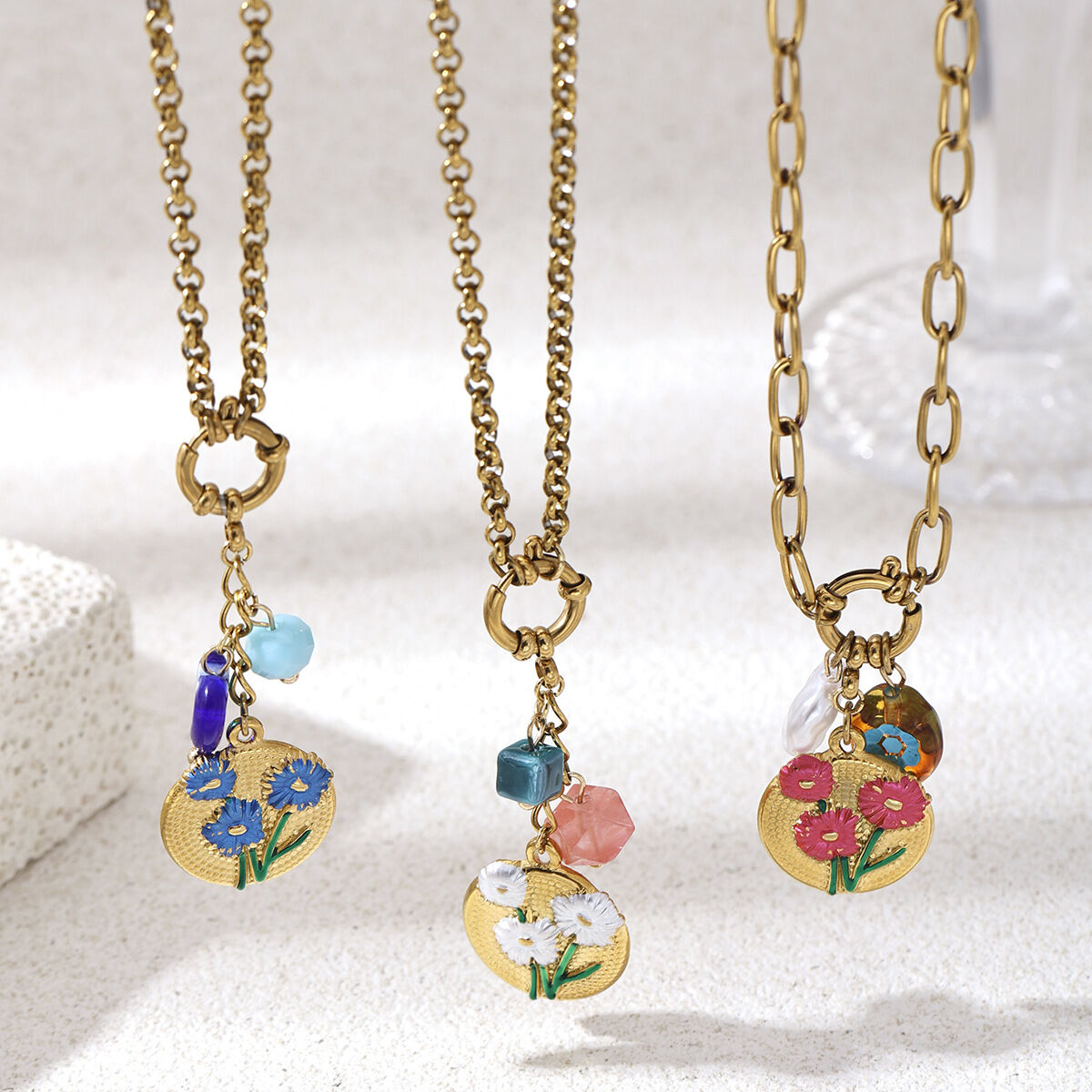 Collier pendentif en acier inoxydable étanche en forme de cœur et de lune, de couleur assortie