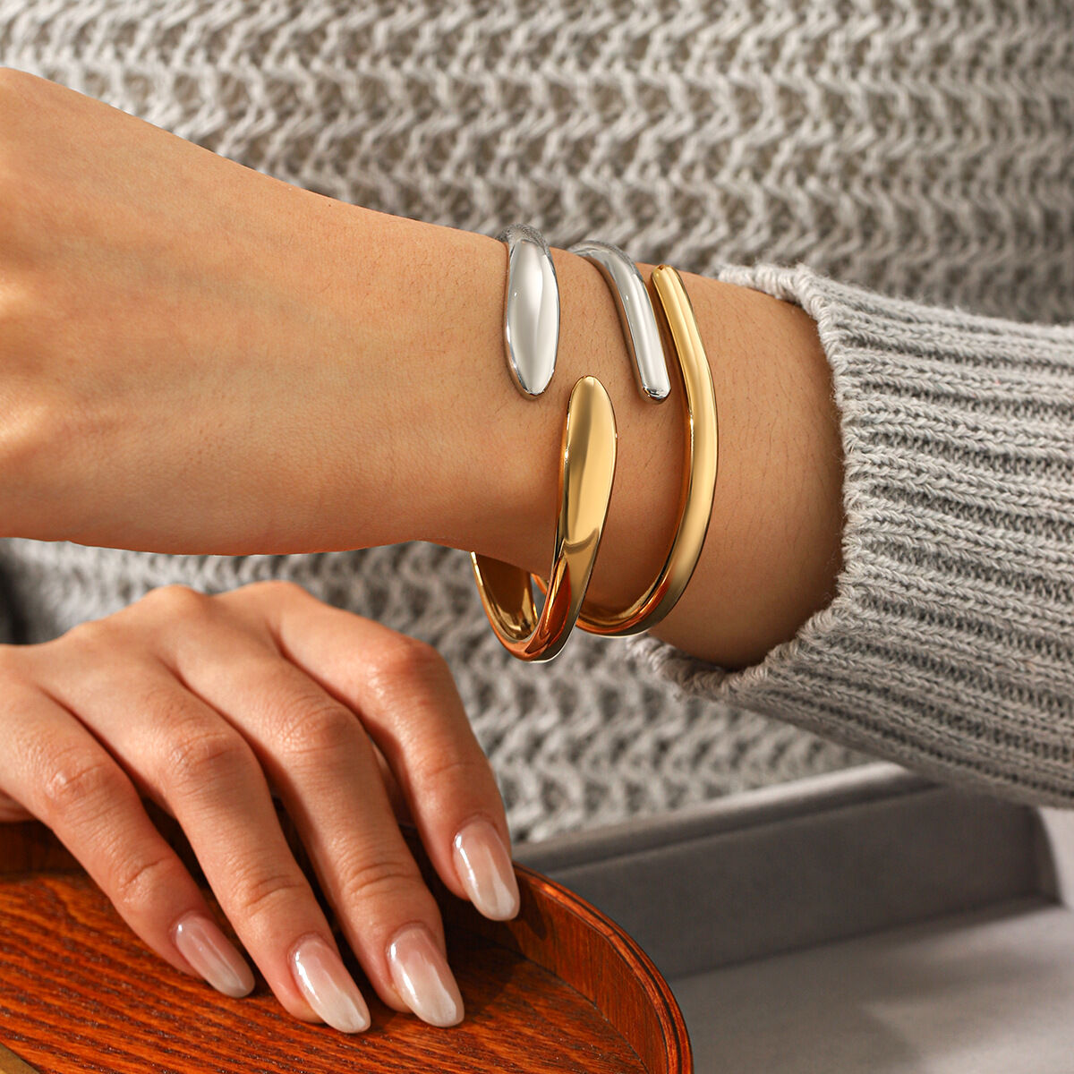 Braccialetti da donna minimalisti in acciaio inossidabile, impermeabili e anti-ossidazione, in colori misti oro e argento Immagine4