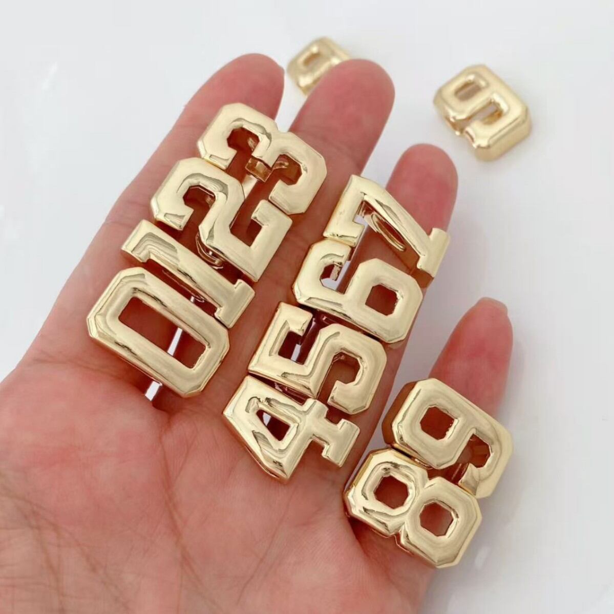 Modische, geflochtene Armbänder aus Messing mit Zahlenmotiven für Damen h5 Bild3