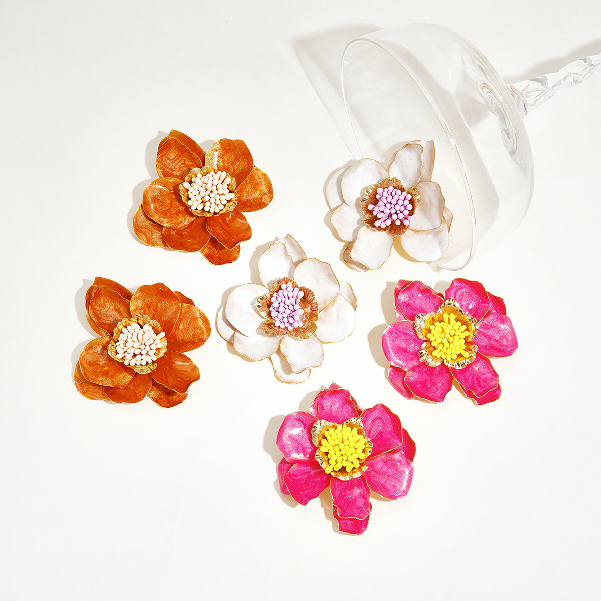 Schlichte, romantische Ohrstecker aus Eisen mit süßer Kamelienblüte für Damen h5Bild6
