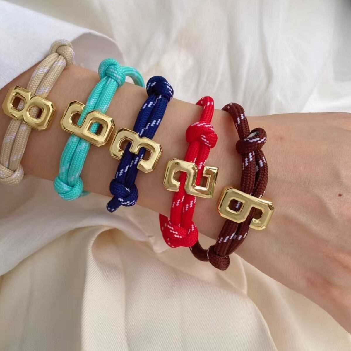 Modische, geflochtene Armbänder aus Messing mit Zahlenmotiven für Damen Bild2