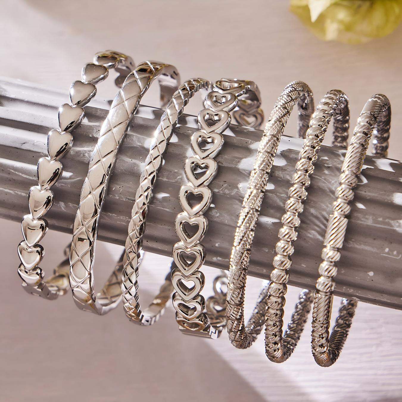 Exquisite Heart Circle Stainless Steel Gold Color Waterproof&Anti-tarnish Women's Bangles h5 Picture3