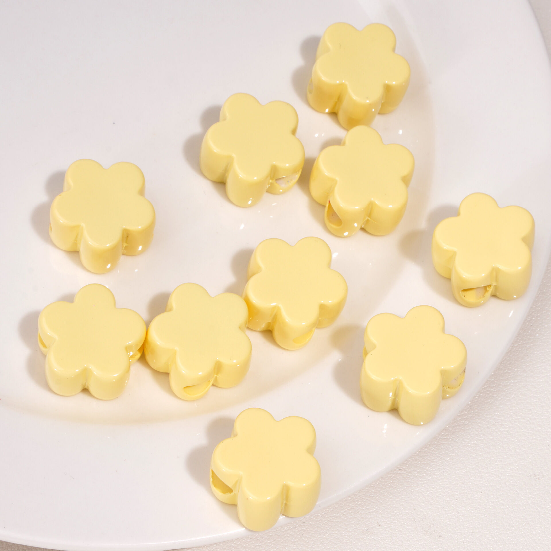 Flat Plum Blossom Pattern, 22X14Mm, Aperture Approximately 6.5Mm, Milkshake Yellow, 1 Piece/Pack Picture14