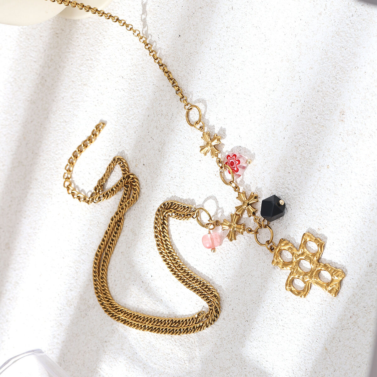 Collana con ciondolo a forma di croce in acciaio inossidabile impermeabile color oro Immagine4