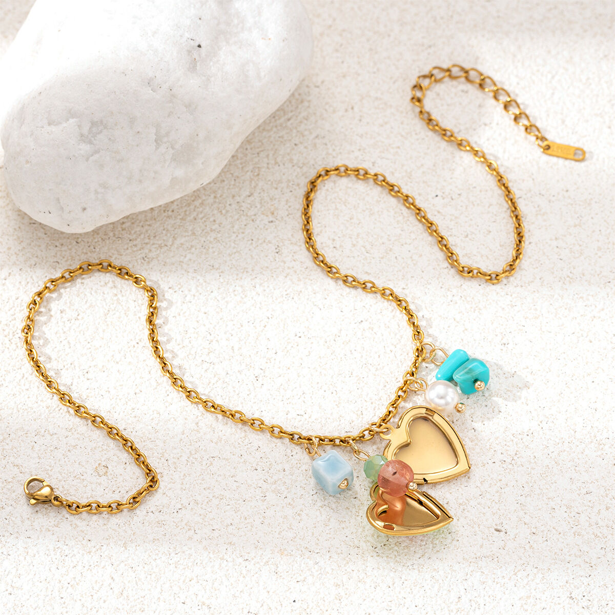 Collana con ciondolo a forma di cuore in acciaio inossidabile impermeabile color oro h5 Immagine3