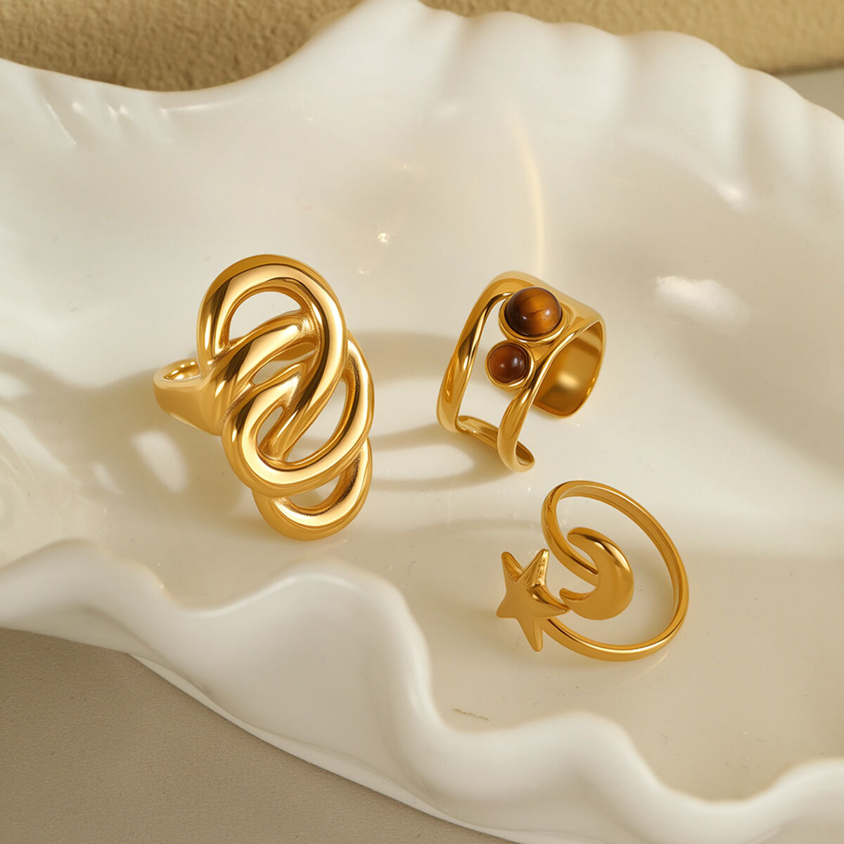 Elegant Shape Hollowed-out Hammer Pattern Stainless Steel Waterproof  Women's Statement Rings h5 Picture2