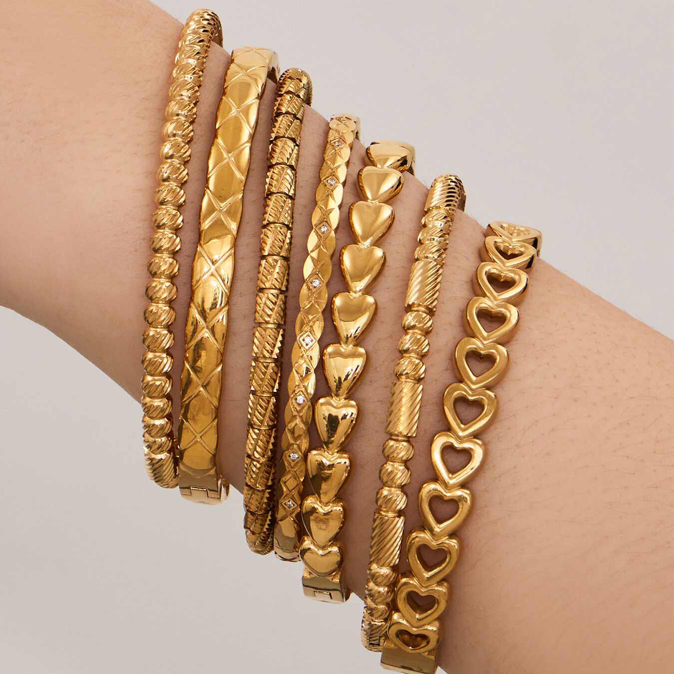 Exquisite Heart Circle Stainless Steel Gold Color Waterproof&Anti-tarnish Women's Bangles h5 Picture5