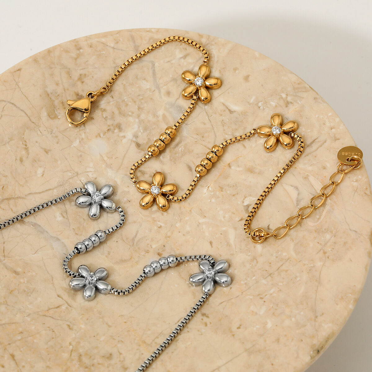 Süßes Blumen-Armband aus Edelstahl, wasserdicht, goldfarben, mit Zirkonia-Kette für Damen 2