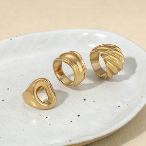 Moderne Statement-Ringe aus Edelstahl in unregelmäßiger Form, wasserfest und goldfarben h5 Bild3